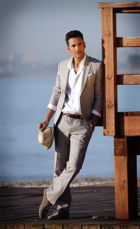How to Wear a Linen Suit: A Guide for Summer Style